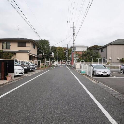 千石駅・巣鴨駅・駒込駅の3駅利用できるエルザセンティア六義園です。都内屈指の高級住宅街『大和郷』エリアの賃貸物件