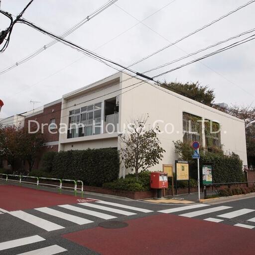 千石駅・巣鴨駅・駒込駅の3駅利用できるエルザセンティア六義園です。都内屈指の高級住宅街『大和郷』エリアの賃貸物件