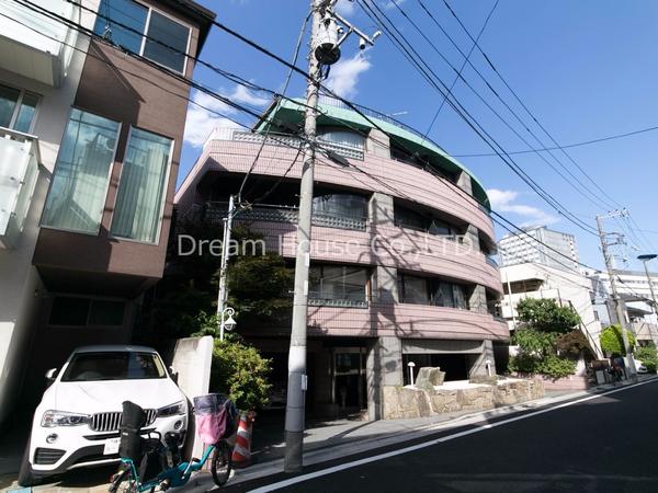 総タイル張り、ハイセンスな外観 重厚感溢れる外観です